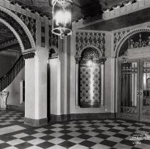 IL-Chicago-Chicago Entry to Ladies Lounge